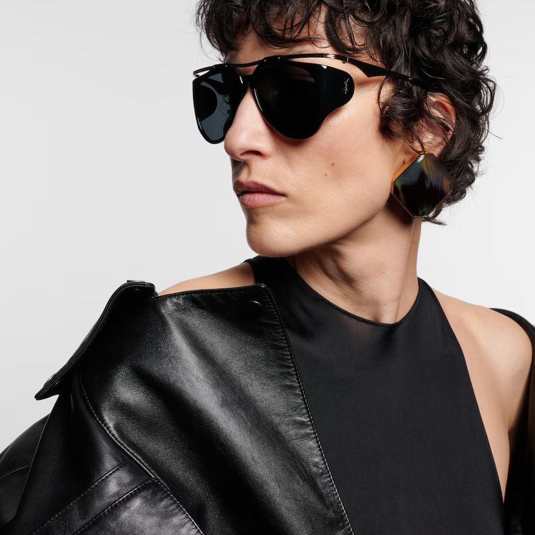 Gafas de sol cuadradas con montura grande de metal geométrico para mujer
