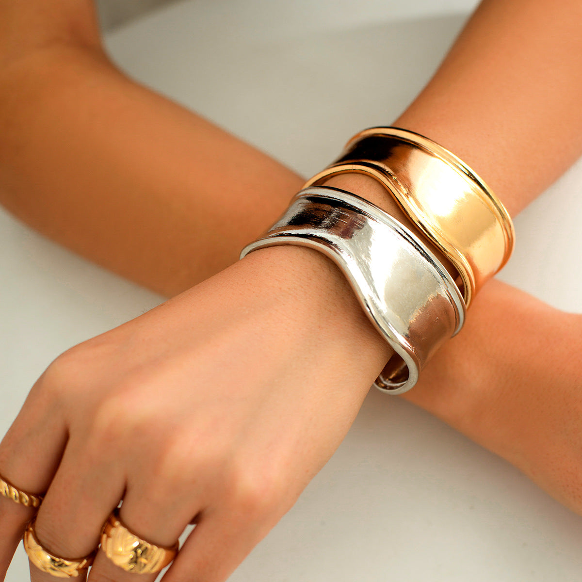 Women Fashion Simple Irregular Geometric V-Shaped Bracelet