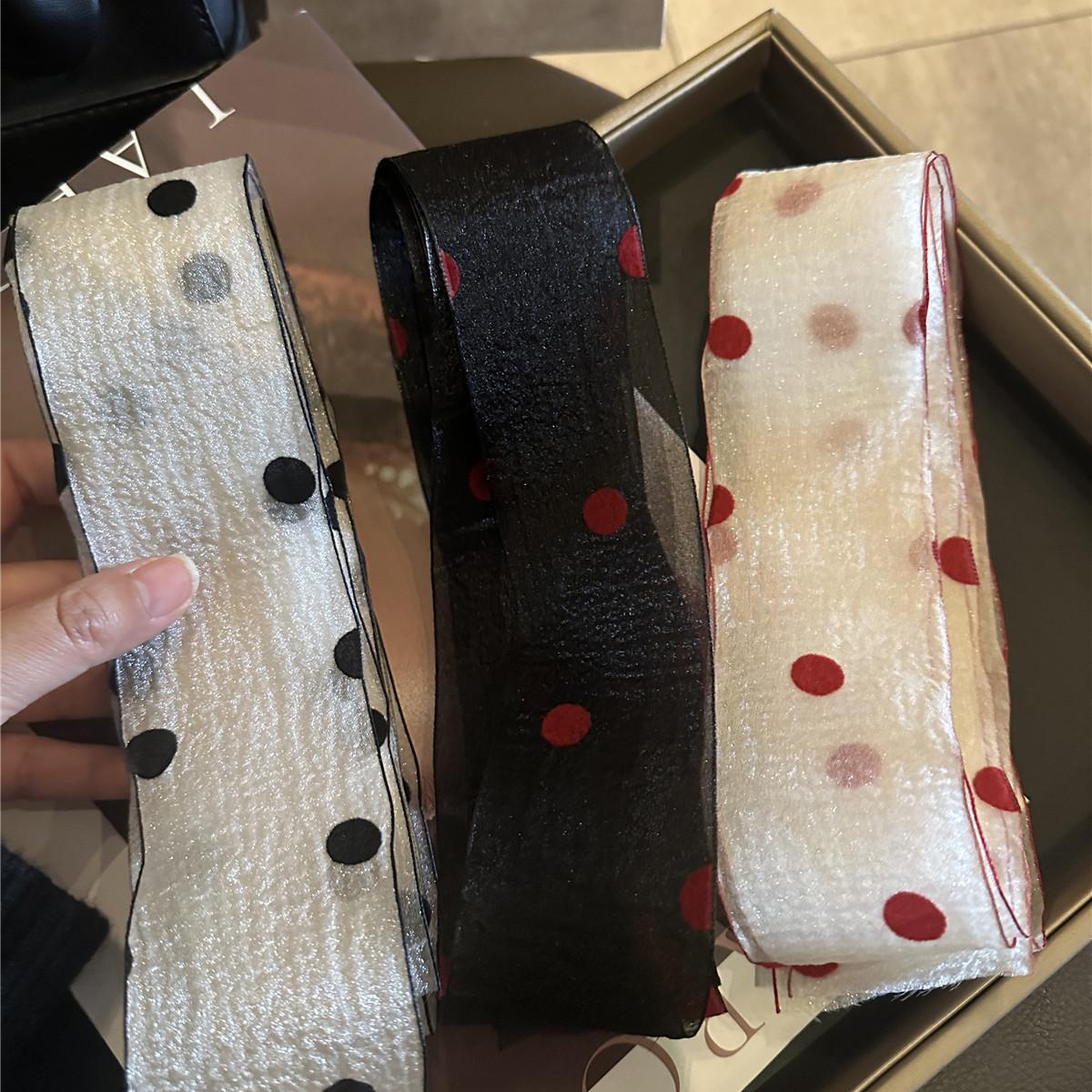 Foulard en soie à pois décoratifs et dentelle pour femme