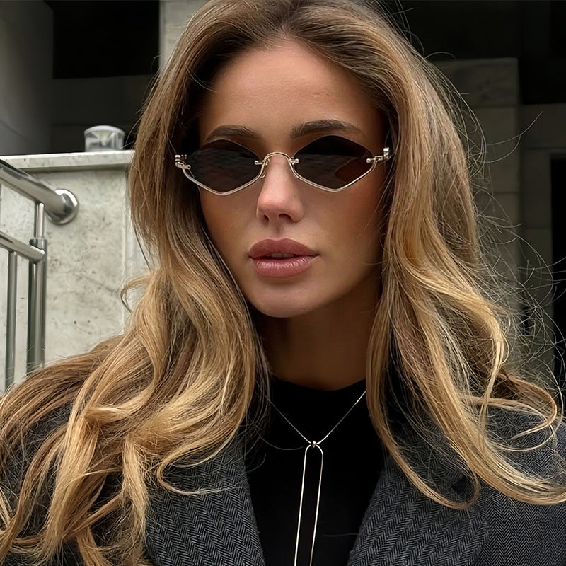 Lunettes de soleil en métal à demi-monture losange pour femmes