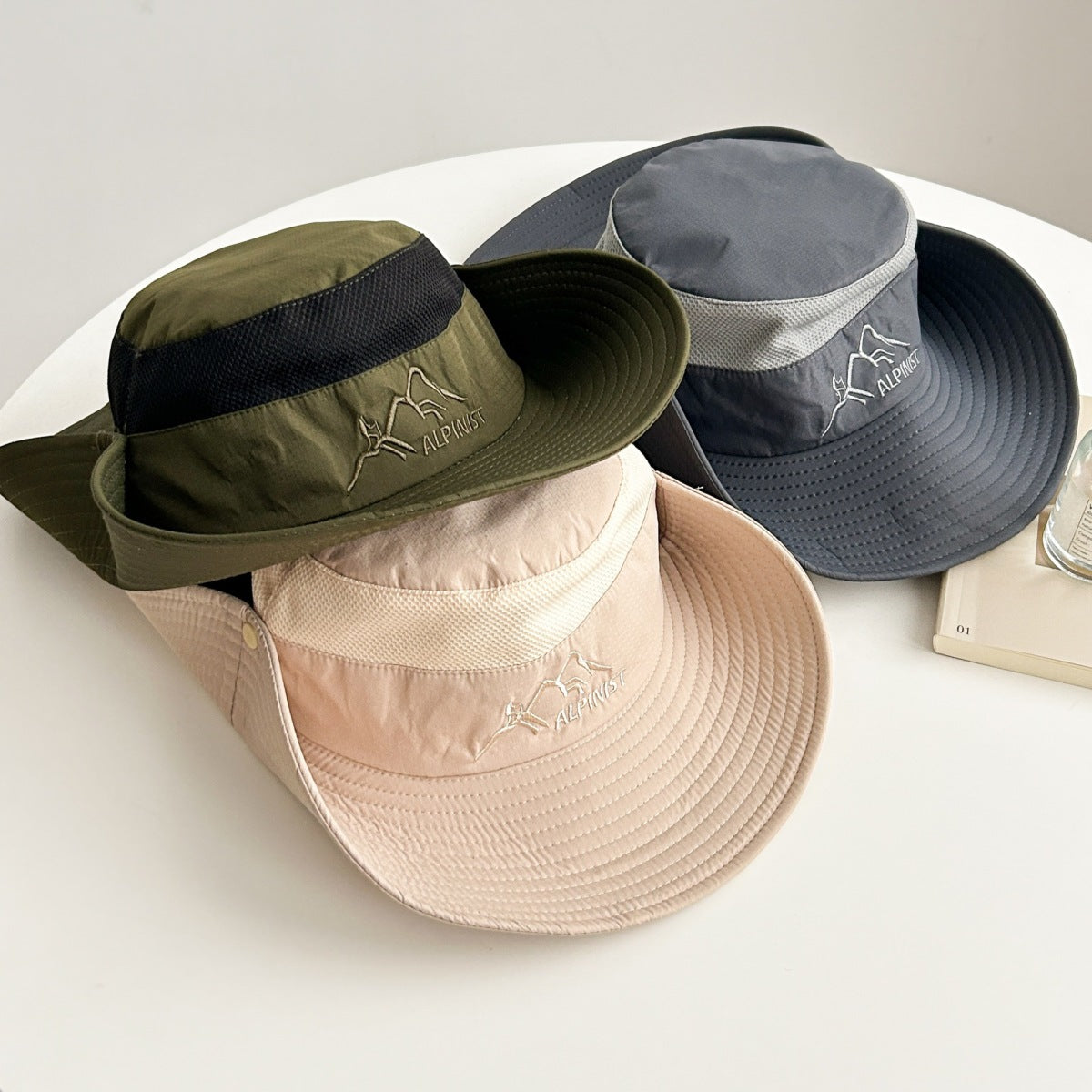 Sombreros de pescador sencillos para actividades al aire libre y montañismo