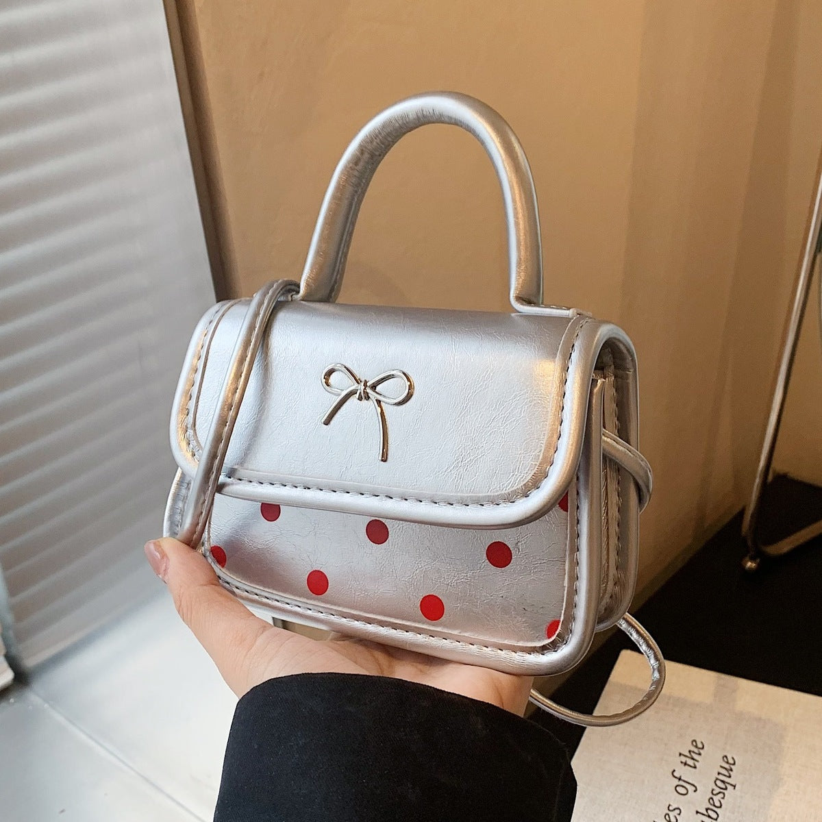 Mini bolso bandolera cuadrado con lazo de moda