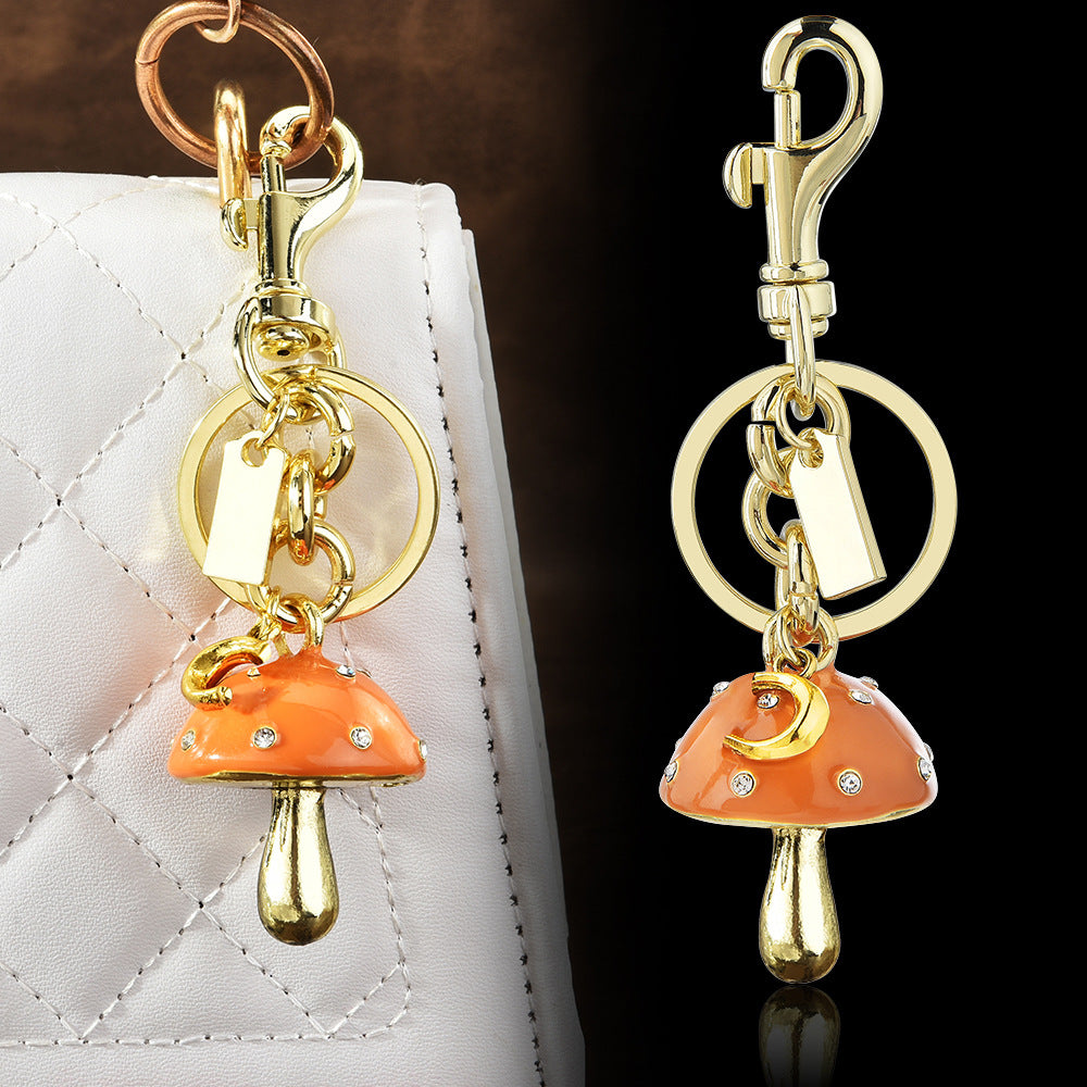 Accesorios de llavero con colgante de hongo de moda