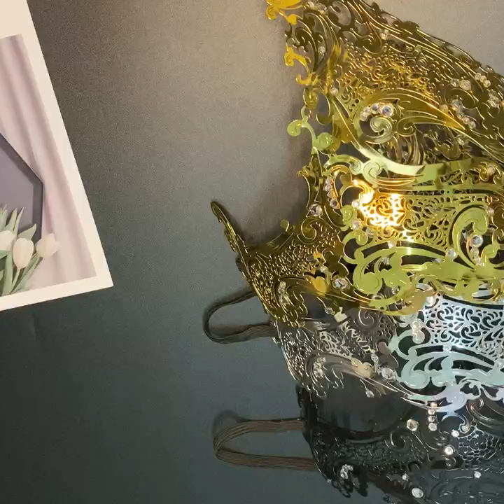 Máscaras de media cara de metal recortadas vintage de Halloween para adultos