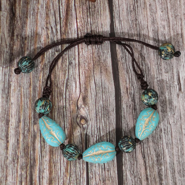 Pulsera bohemia de cuentas turquesas hecha a mano