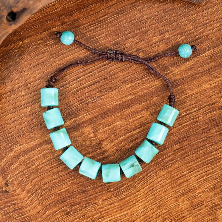 Pulsera bohemia de cuentas turquesas hecha a mano