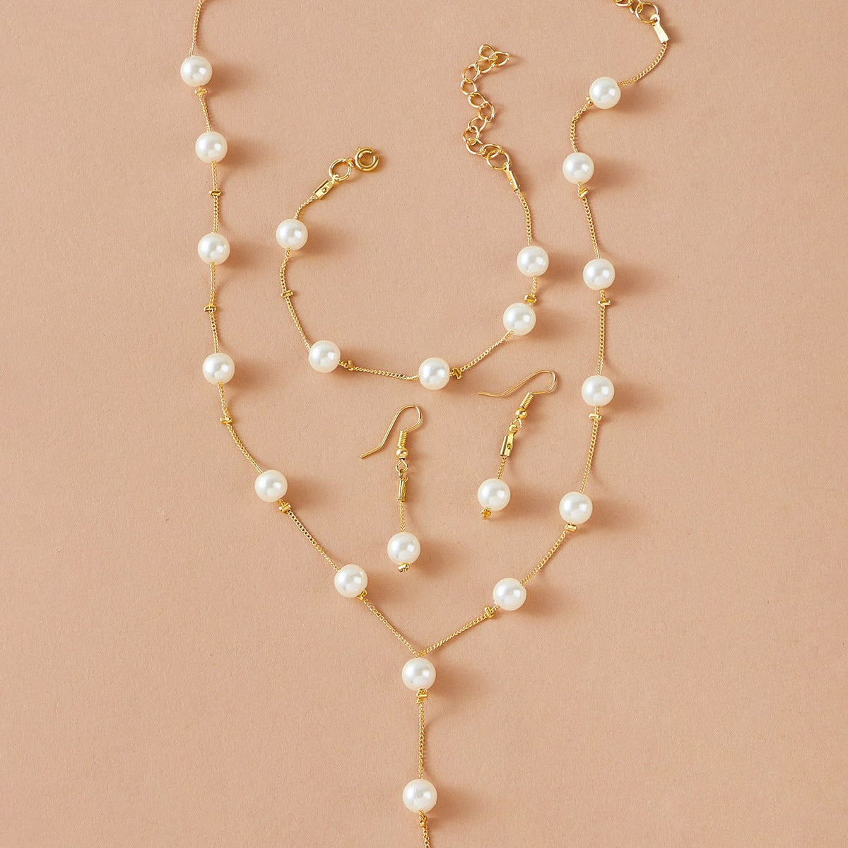 Conjunto de tres piezas de joyería elegante y sencilla con perlas de moda