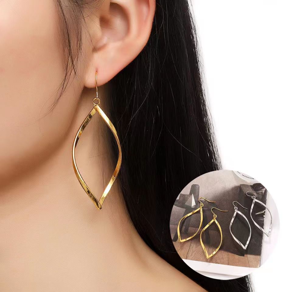 Women Fashion Simple Drop Earrings in Silver