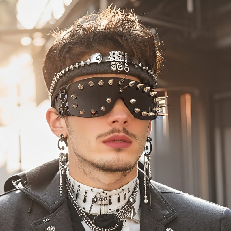 Gafas de sol unisex con montura grande y remaches modernos y estilo punk.