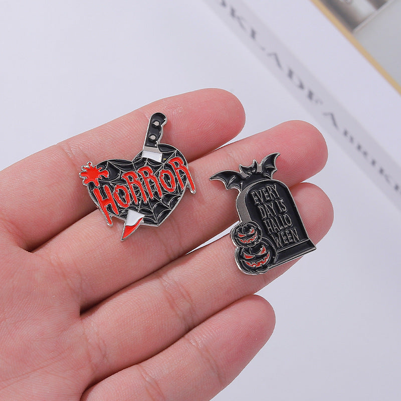 Broches en métal unisexes pour Halloween, motif livre sombre, cœur, chauve-souris, pierre tombale, bottes