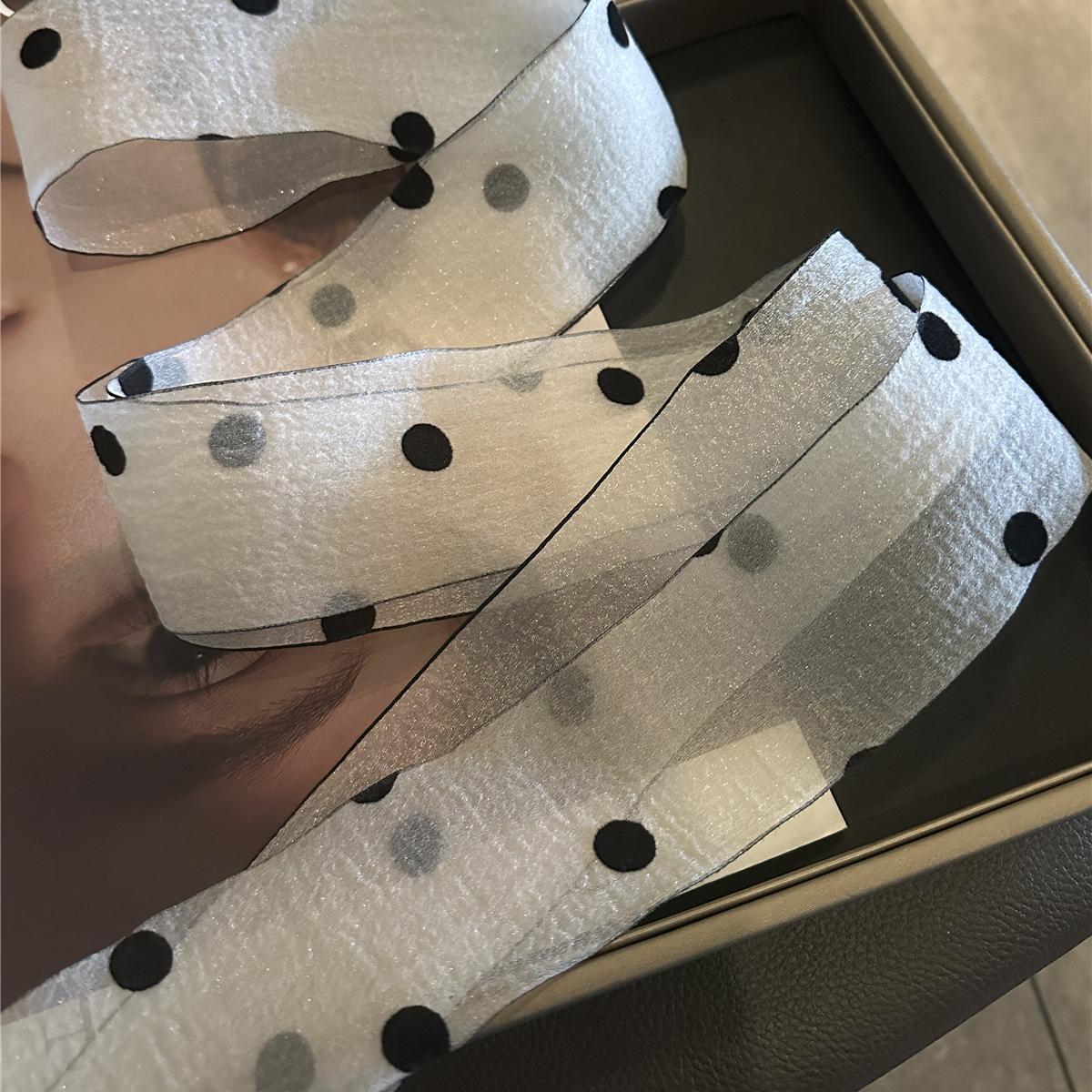Foulard en soie à pois décoratifs et dentelle pour femme
