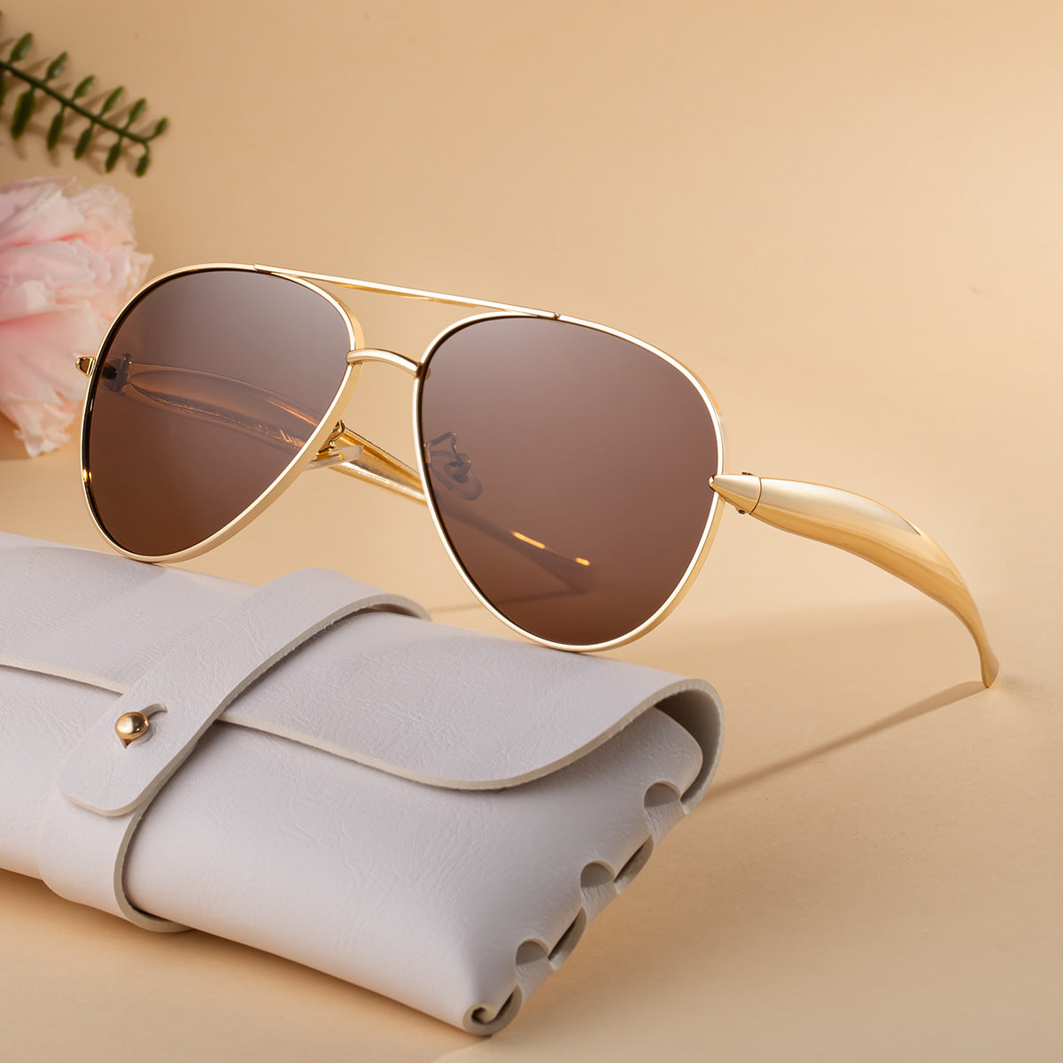 Lunettes de soleil à monture large en métal de couleur unie pour femmes