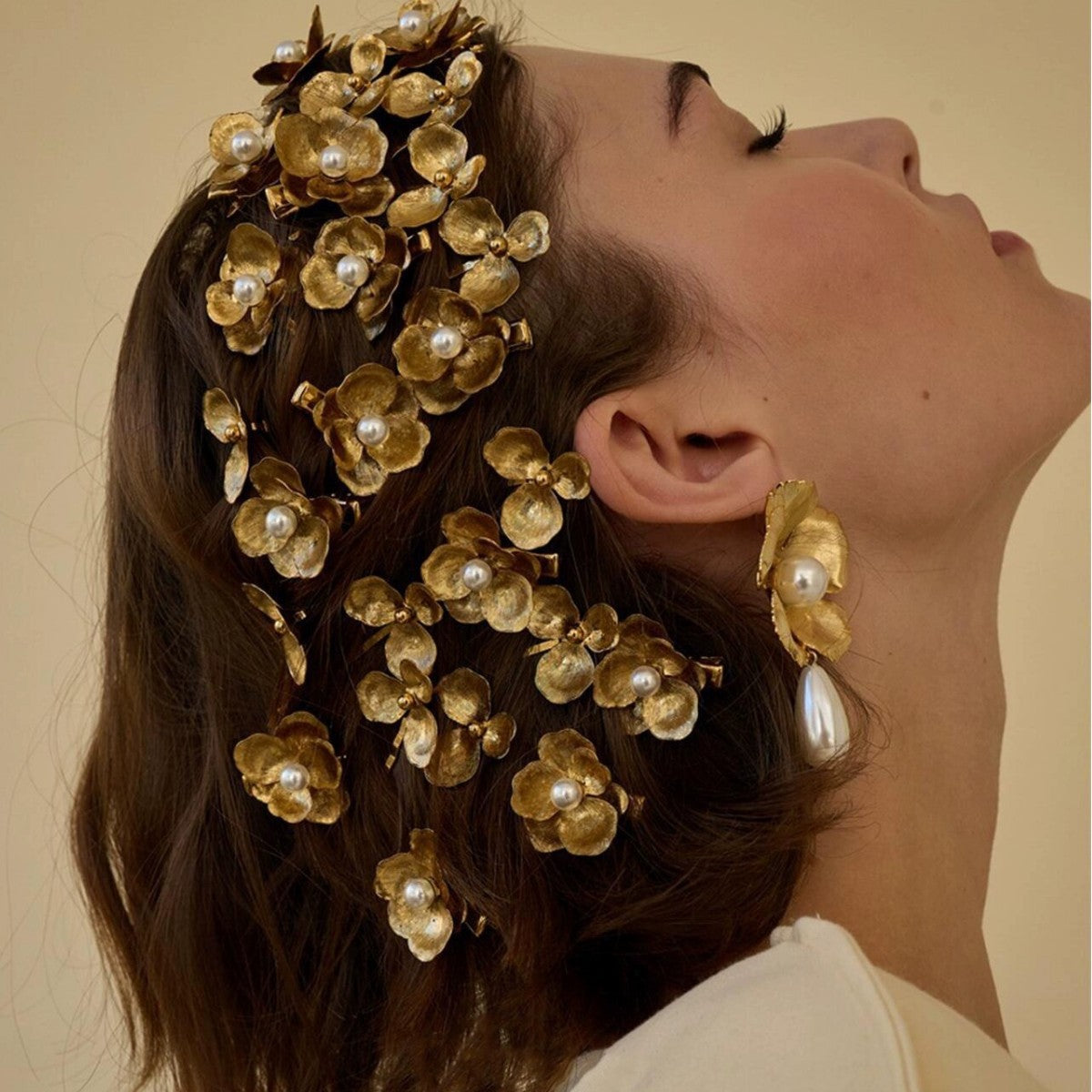 Épingle à cheveux florale en perles de style palais vintage avec clip latéral élégant