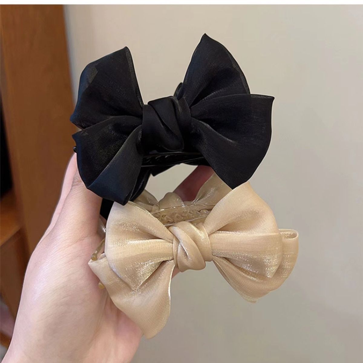 Elegante broche con lazo de color liso para mujer