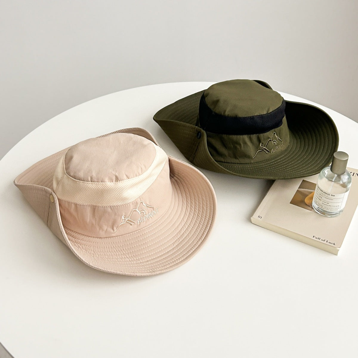 Sombreros de pescador sencillos para actividades al aire libre y montañismo
