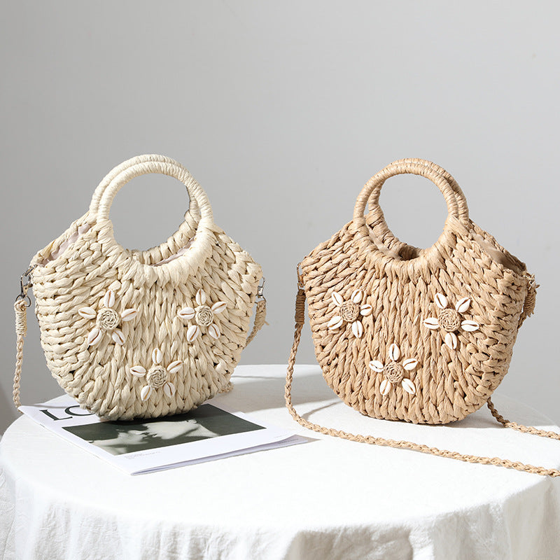 Bolsos de mano bohemios de paja tejida con forma de concha para las fiestas