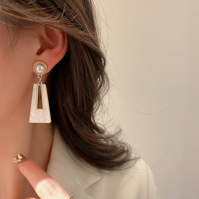 Women Fashion Exaggerated Geometric Earrings in Zinc Alloy
