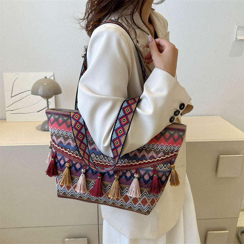 Bolso de mano de gran capacidad con borlas étnicas bohemias