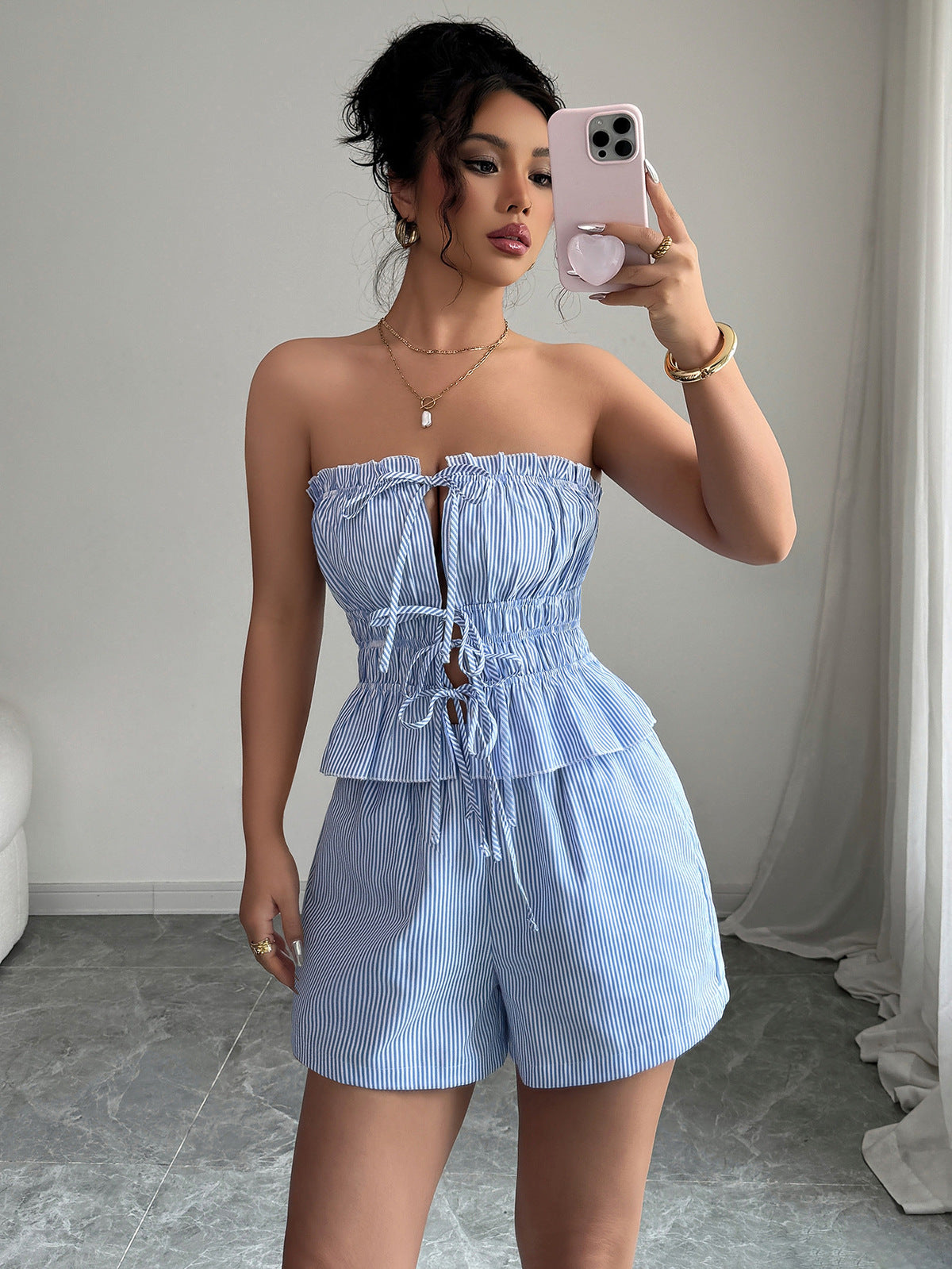 Conjunto de top y pantalones cortos de tubo con rayas y lazo de verano para mujer