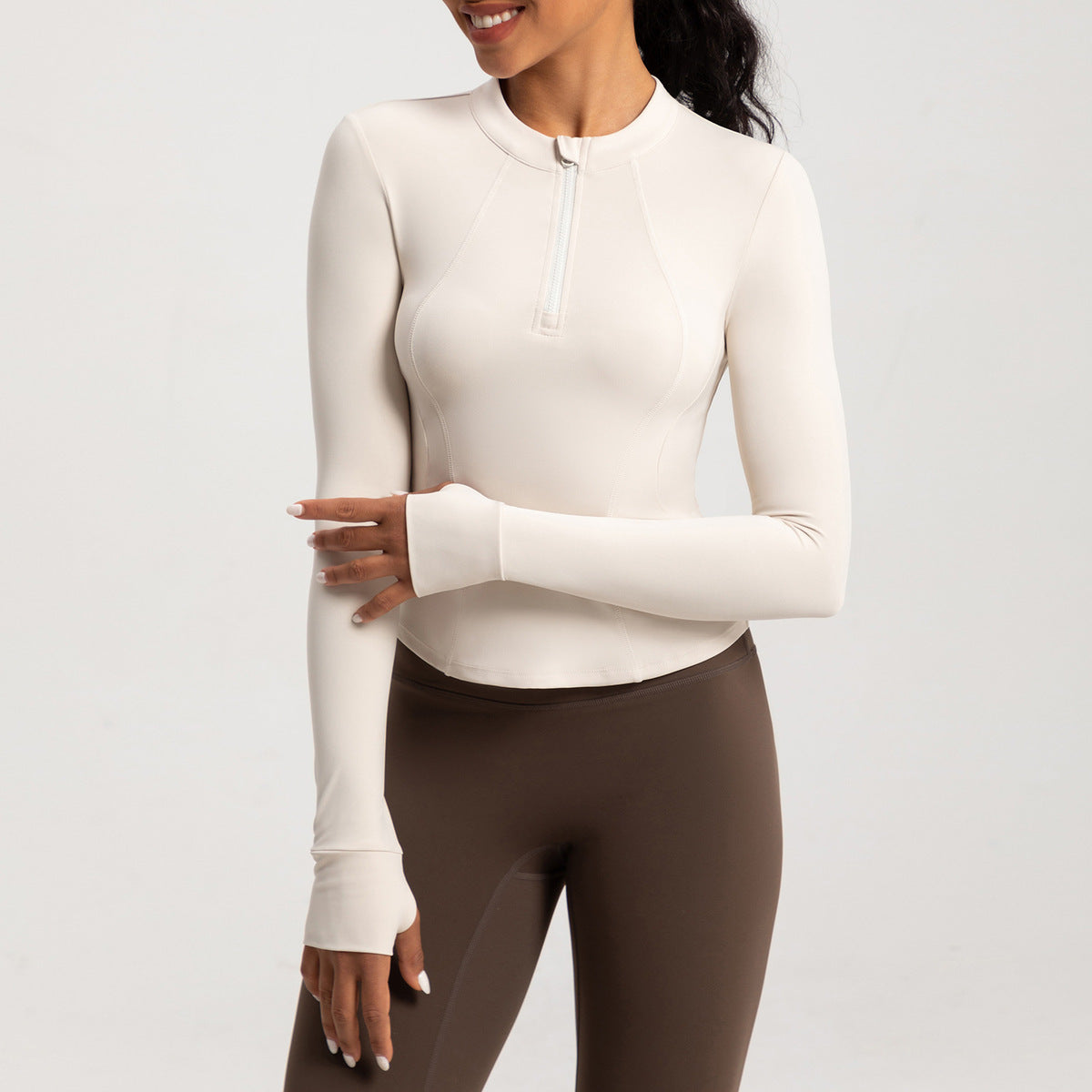 Top de yoga de manga larga con media cremallera de color liso a la moda para mujer