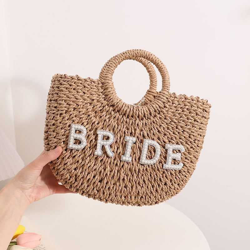 Bolso de mano de paja semicircular con letras de estilo bohemio