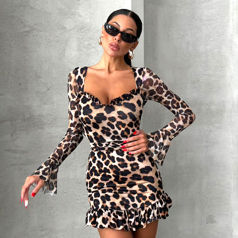 Vestido sexy de malla con mangas largas acampanadas para mujer
