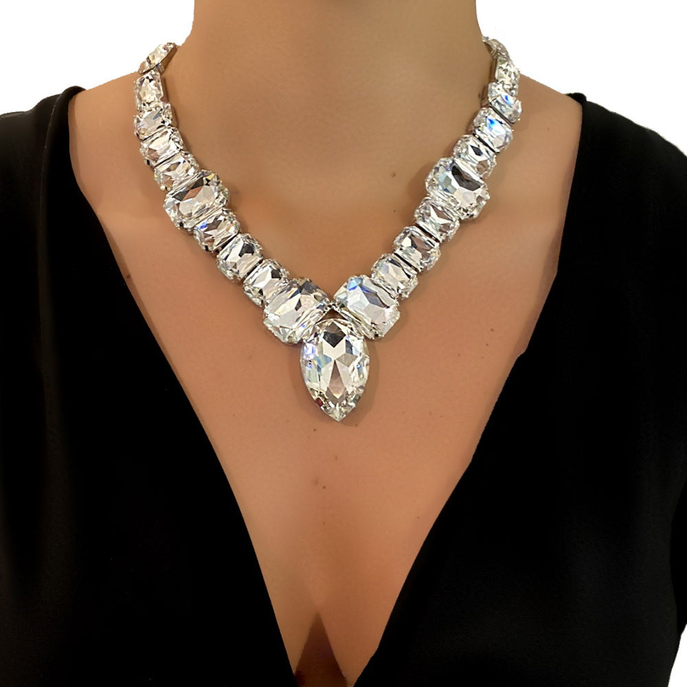 Collar bohemio de diamantes de imitación en forma de gota
