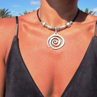 Collar con colgante de vórtice de cuentas vintage bohemias