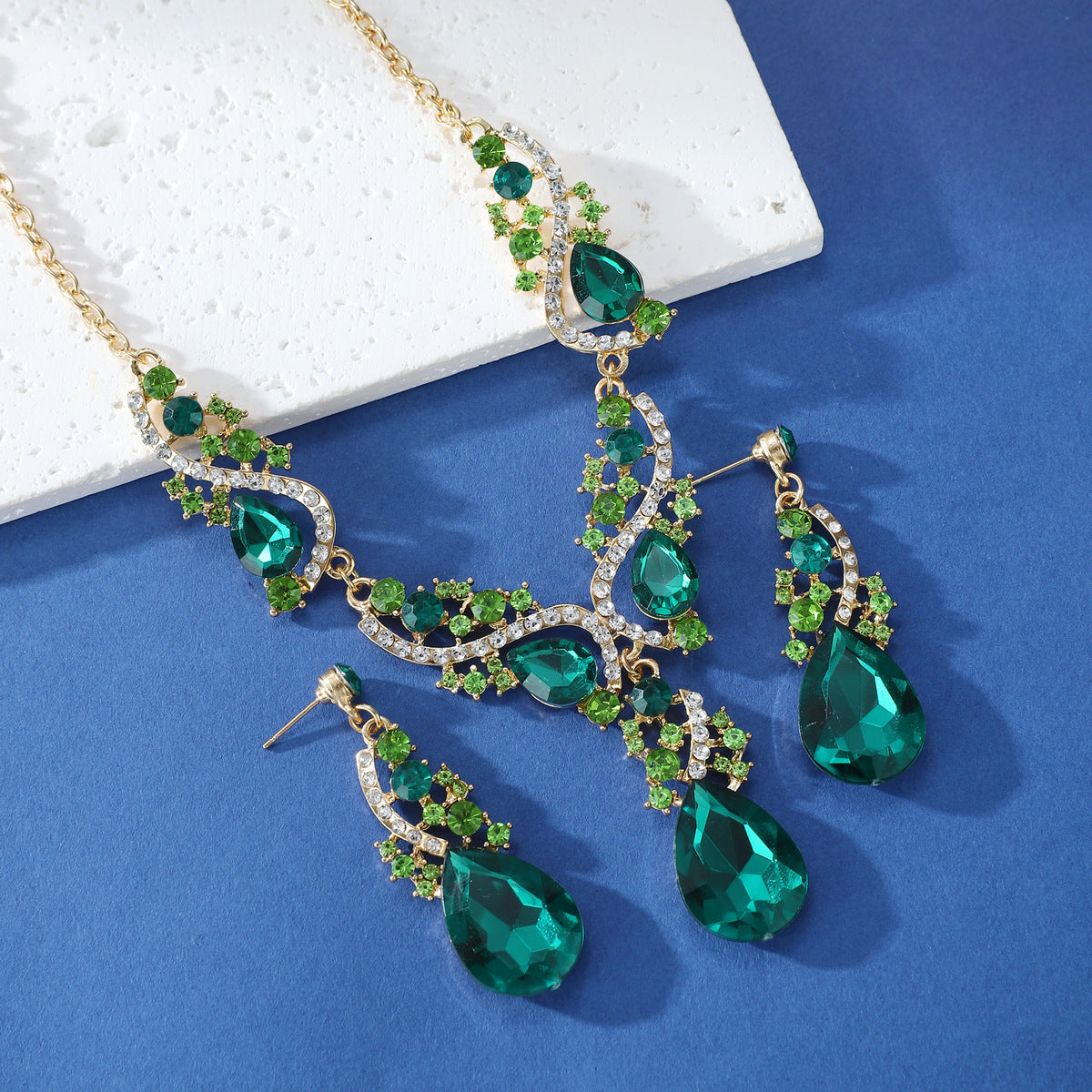 Exaggerated Fashion Emerald Necklace and Stud Earrings Set - Rhinestone Alloy Jewelry