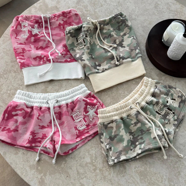 Conjunto de dos piezas de top y pantalones cortos de camuflaje para mujer