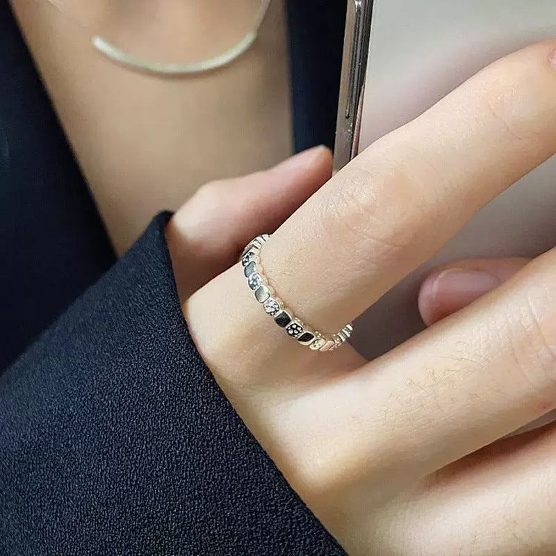 Anillo cuadrado irregular simple de plata esterlina S925