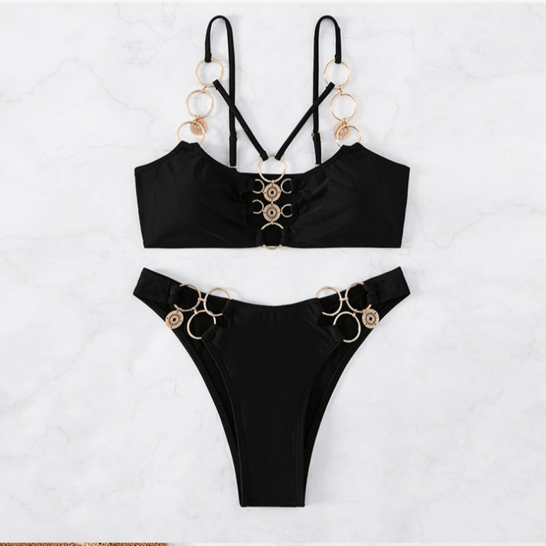 Bikini sexy de color sólido con cadena de metal recortada para mujer