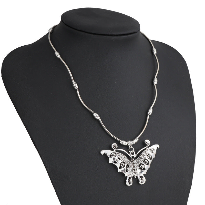 Collar bohemio de mariposa hueca para mujer