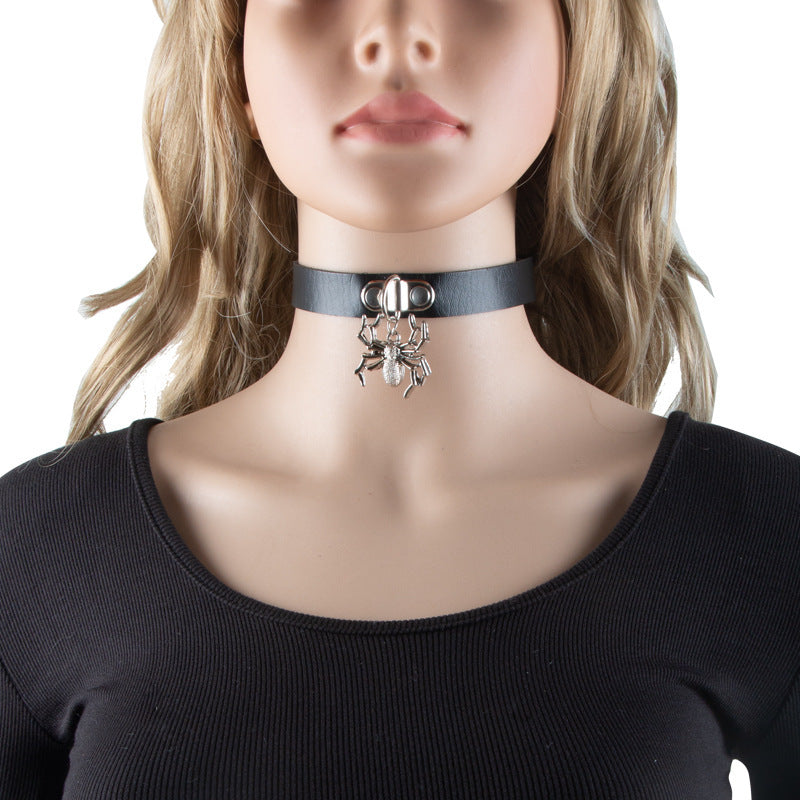 Gargantilla de cuero con colgante de araña punk de moda para Halloween para mujer