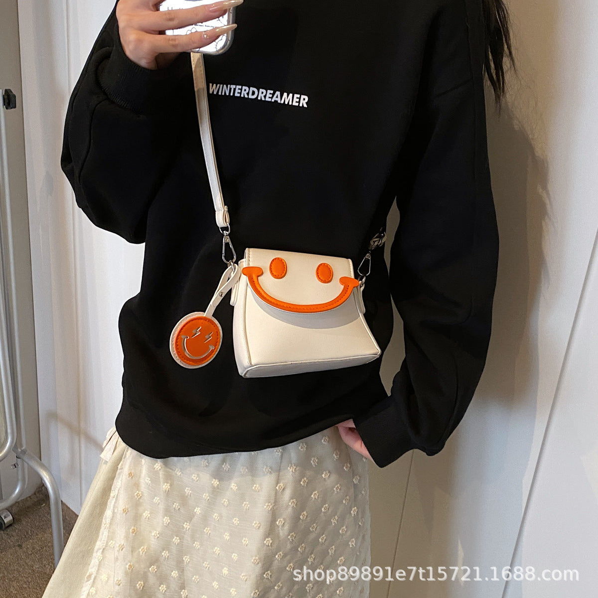 Lindo bolso bandolera mini con carita sonriente de dibujos animados