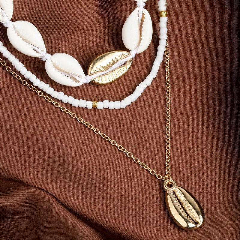 Collar bohemio multicapa con mini cuentas y conchas