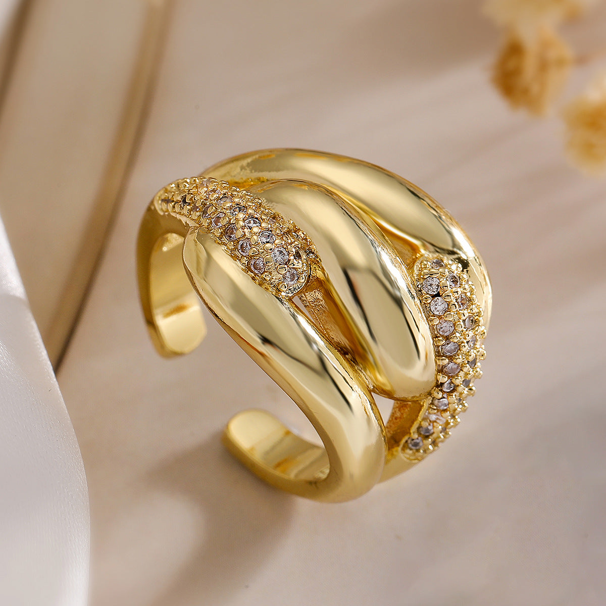 Anillo de oro chapado en cobre irregular de moda para mujer