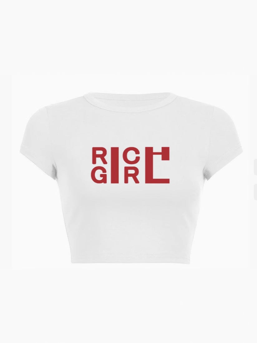 Camiseta de manga corta con estampado de letras para mujer, corte ajustado, estilo casual y moderno.