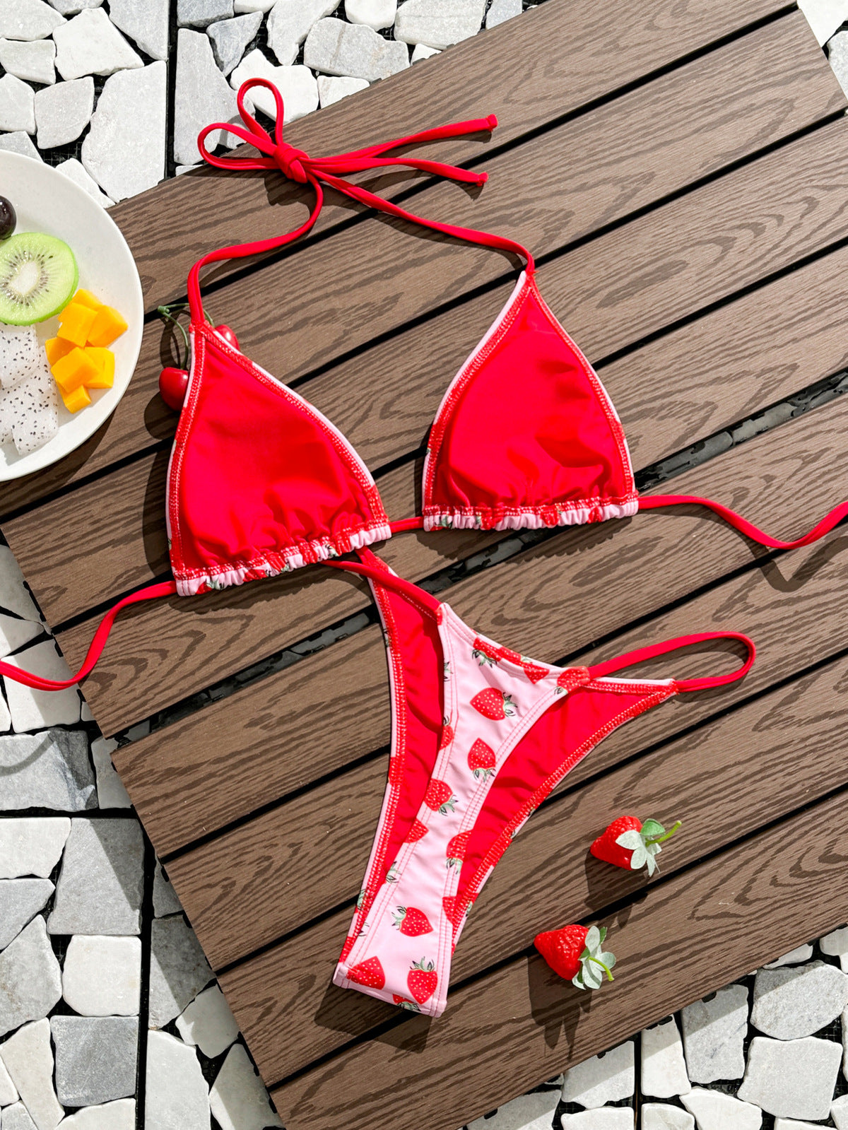 Bikini sexy con cuello halter y estampado de fresas para mujer