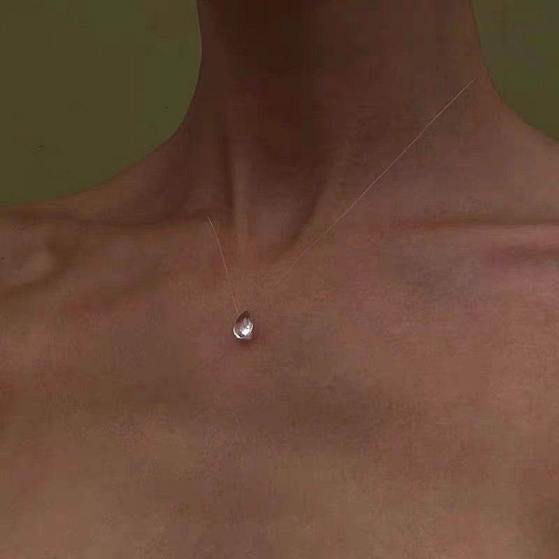 Collar sencillo de cuentas transparentes con forma de gota de agua