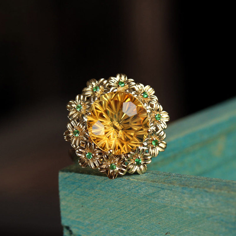 Elegante anillo de oro de 18 quilates con forma de flor para mujer