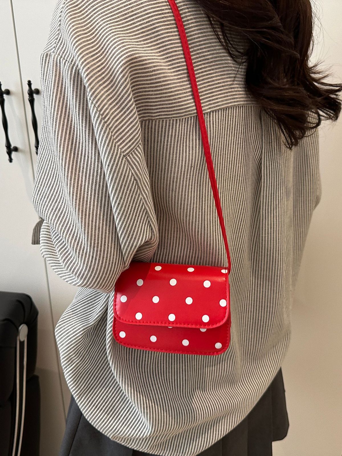 Bolso bandolera con estampado de lunares de color liso para mujer