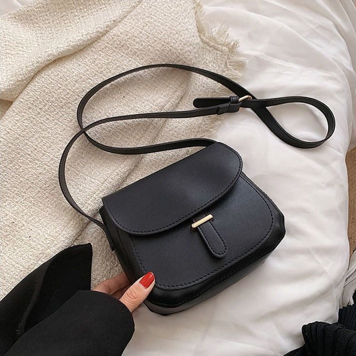Women Solid Color Flap Saddle Crossbody Bag