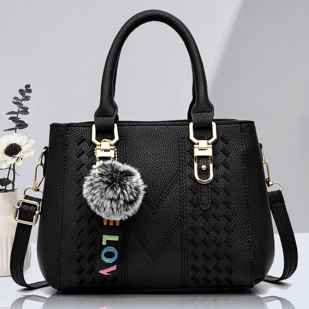 Bolso de mano informal con bola de pelo de color liso para mujer