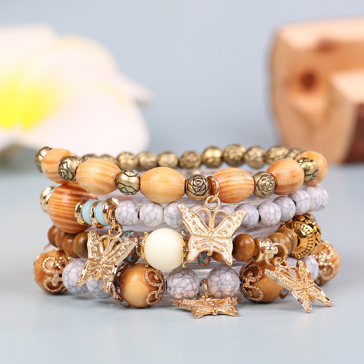 Pulsera multicapa con mariposas y cuentas estilo bohemio vintage