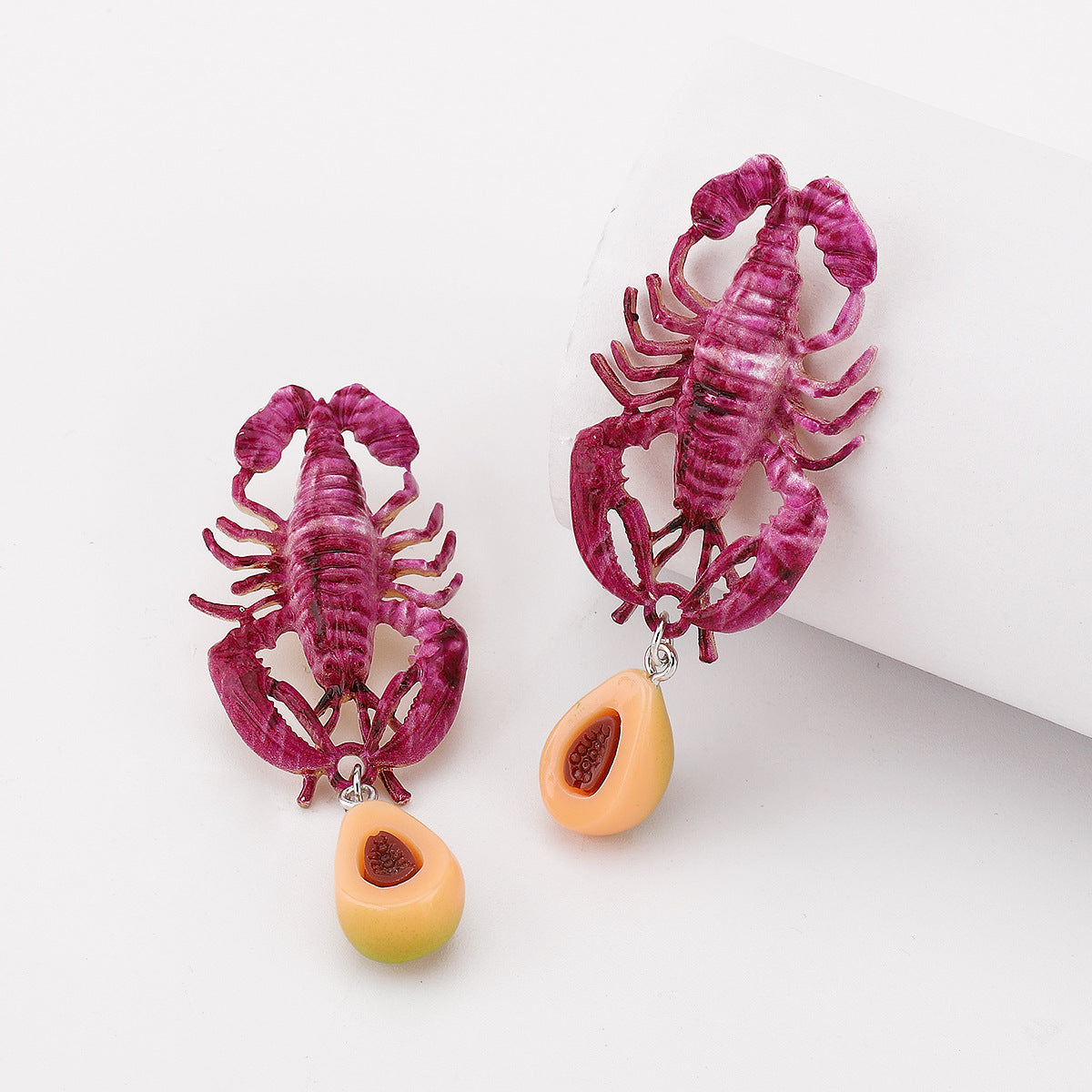Boucles d'oreilles pendantes vintage en émail motif homard