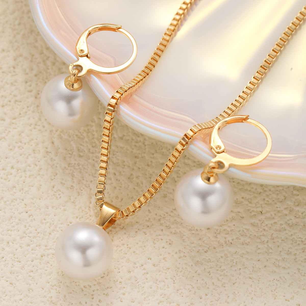 Fashion Pearl Necklace Earrings Two-Piece Set