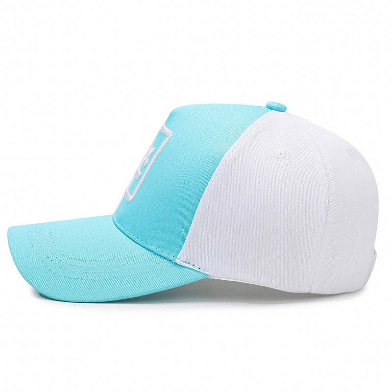 Casquette simple brodée avec coutures contrastées