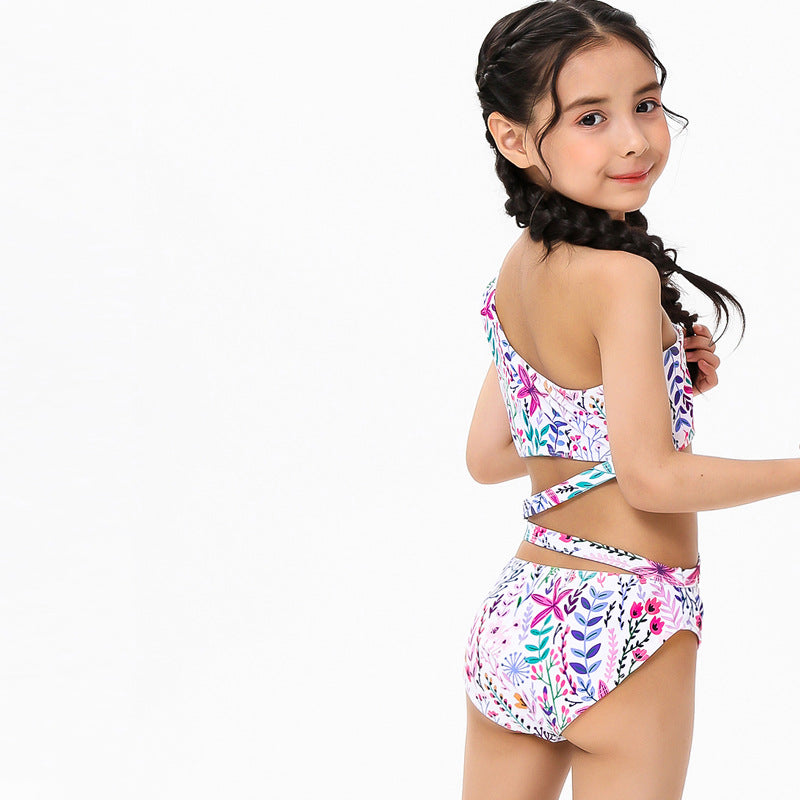 Conjunto de traje de baño de dos piezas con top y pantalones cortos con hombros descubiertos y estampado floral para niña