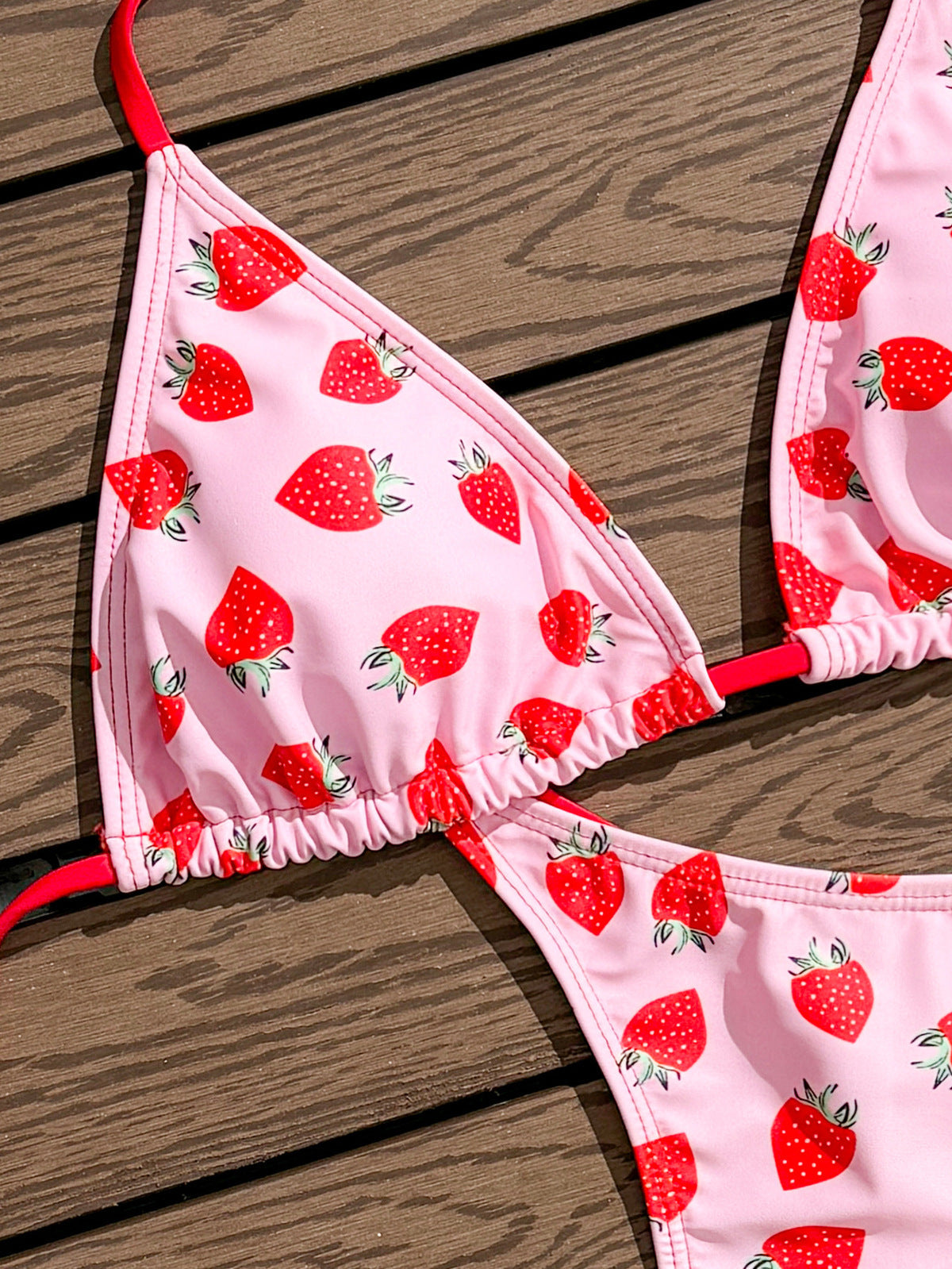 Bikini sexy con cuello halter y estampado de fresas para mujer
